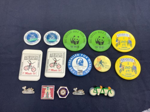 Vintage pin button badges x18 - ,